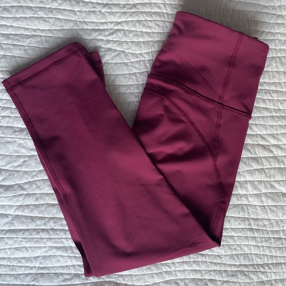 Old Navy Cropped leggings with mesh details